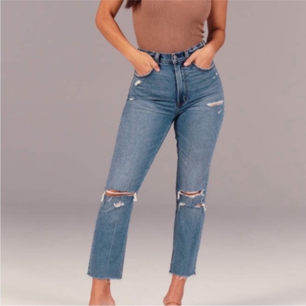 Abercrombie & Fitch Ultra High Rise Ankle Straight Jean 29